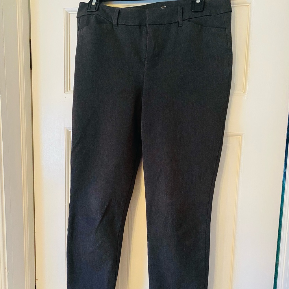 Old Navy Charcoal Gray Pixie Pants